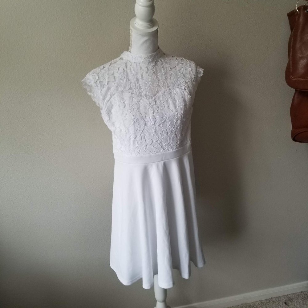 Jun & Ivy Small White Lace Detail Dress